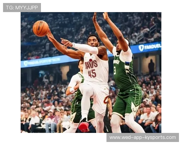 字母哥连续防守回合，密尔沃基雄鹿稳住优势